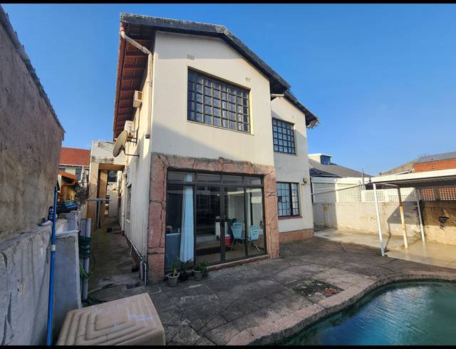 7 BEDROOM SECTIONAL TITLE FOR SALE IN MUSGRAVE